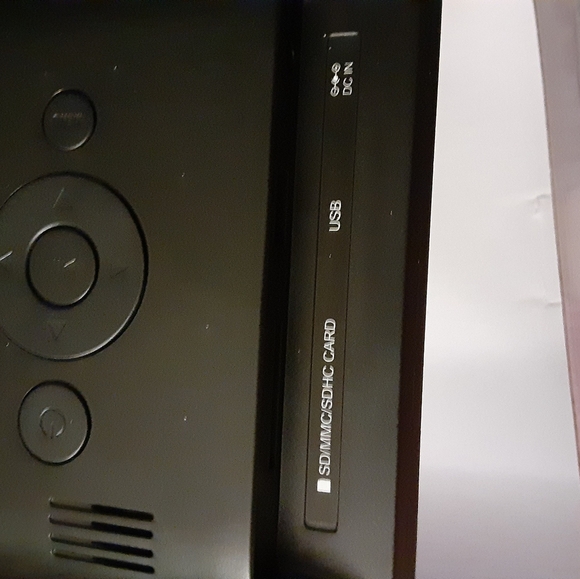 Sylvania SDPF651-B  6.5 " Digital Photo Frame - Picture 3 of 13